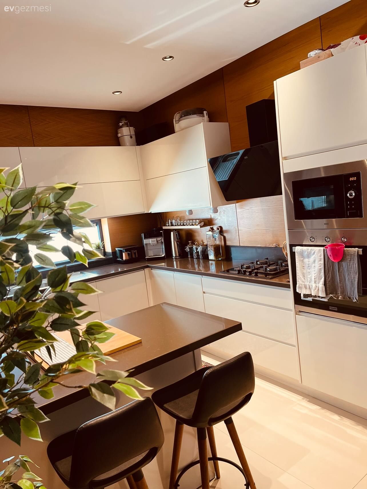 Bu Antalya Mutfağında Modern ve Rustik El Ele Vermiş!