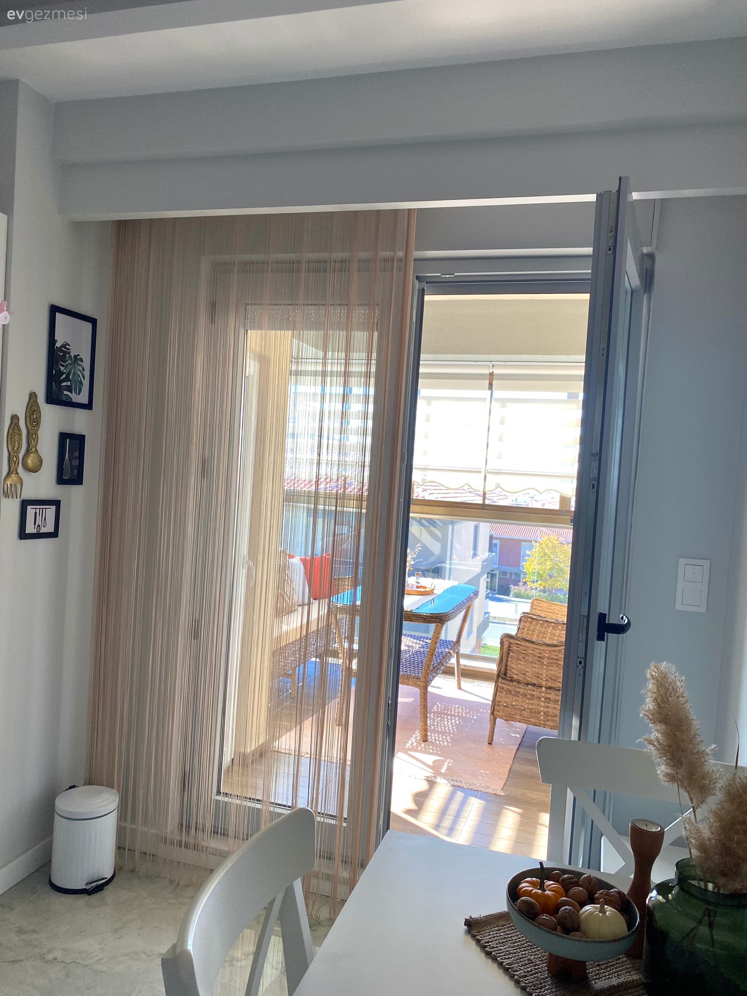 Mutfak perdesi, Beyaz, Krem, Sandalye, Mutfak masası, Mutfak aksesuarları, Mutfak