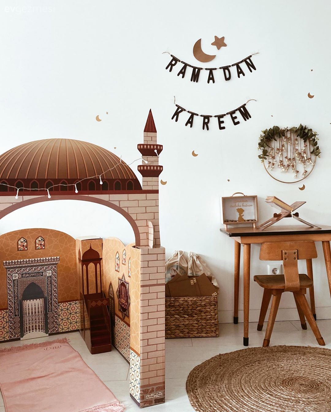 Çocuk Odası, Çocuk odası duvar dekorasyonu, Çocuk odası çalışma masası, Jüt halı, Halı