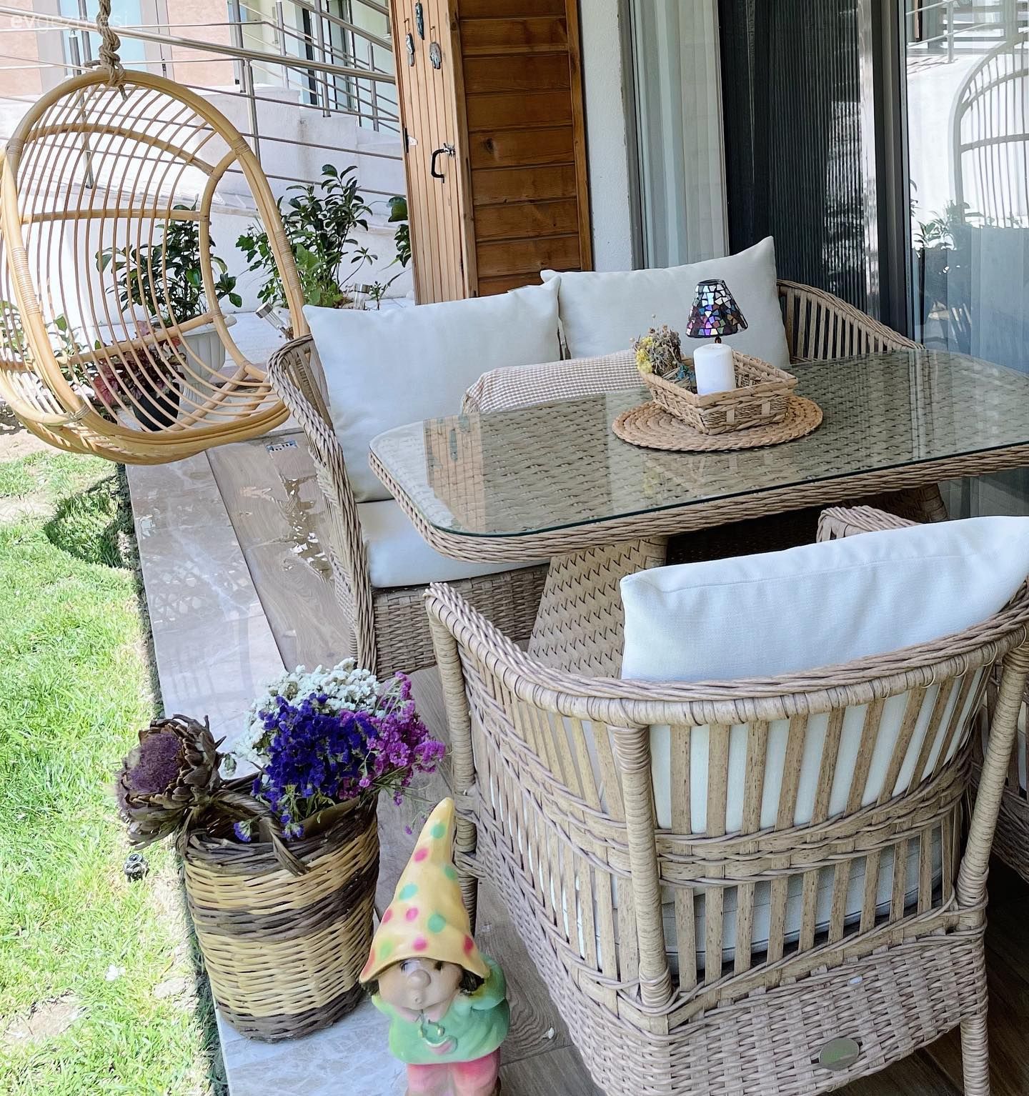 Ev Gezmesi: Güzel Havanın Tadını Çıkarmalık Bir Veranda!