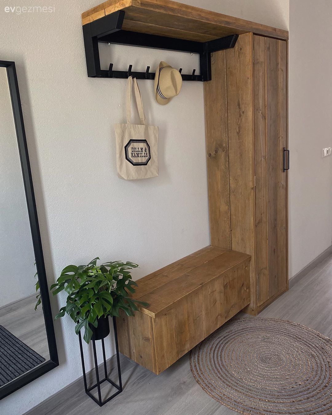 Antre, Ahşap Mobilya, Antre halısı, Jüt halı, Halı, Çiçeklik, Boy aynası, Ayna