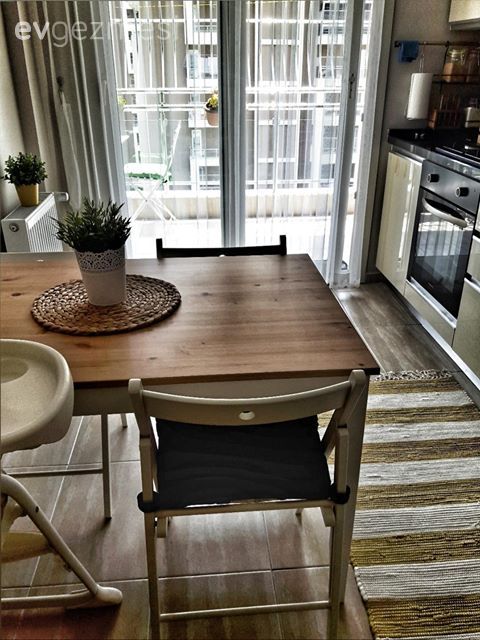 Bu Modern Esintili Dekora Kırmızı Çok Yakışıyor