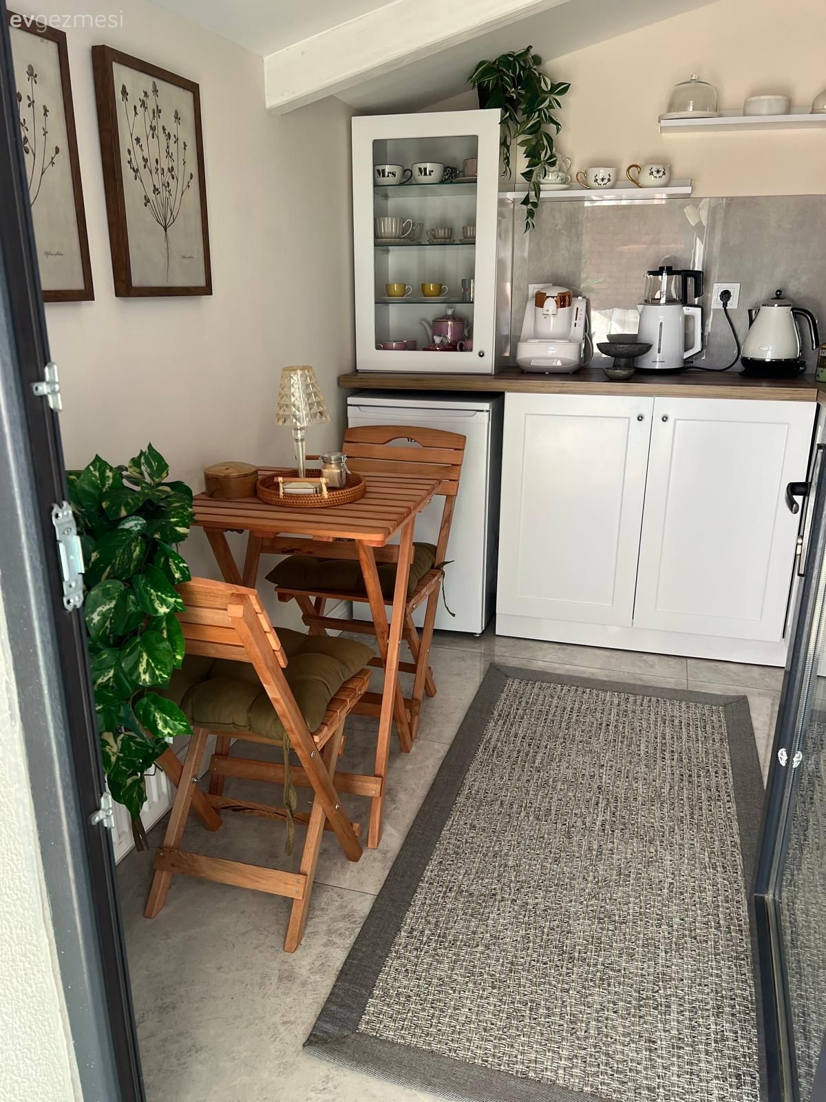 Mutfak, Country, Country mutfak, Ahşap mutfak tezgahı, Mutfak tezgahı, Gri, Tezgah arası seramik, Mutfak tezgah arası, Mutfak masası, Mutfak sandalyesi, Mutfak aksesuarları, Mutfak halısı, Mutfak duvar dekorasyonu