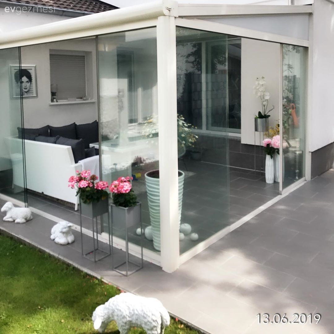 Bahçe, Kış bahçesi, Bahçe oturma grubu, Vazo, Ev Aksesuar, Çiçekler, Beyaz, Siyah