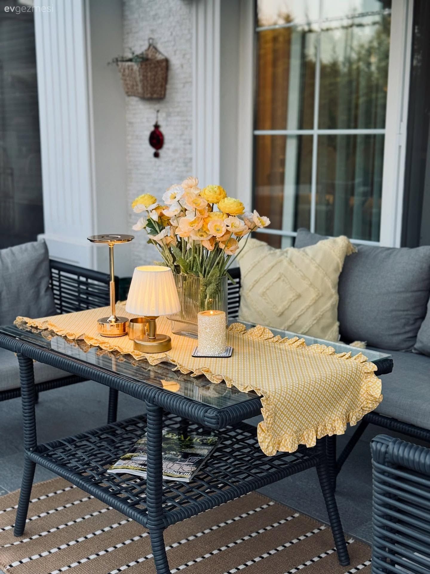 Tente Altı Eğlence: Kafe Hissi Veren Bir Ev Bahçesi