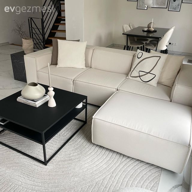 Salon, Beyaz, Siyah, Köşe koltuk, Koltuk takımı, Kırlent, Ev tekstili, Orta sehpa, Sehpa, Halı, Sandalye, Yemek masası, Çerçeve, Yan sehpa