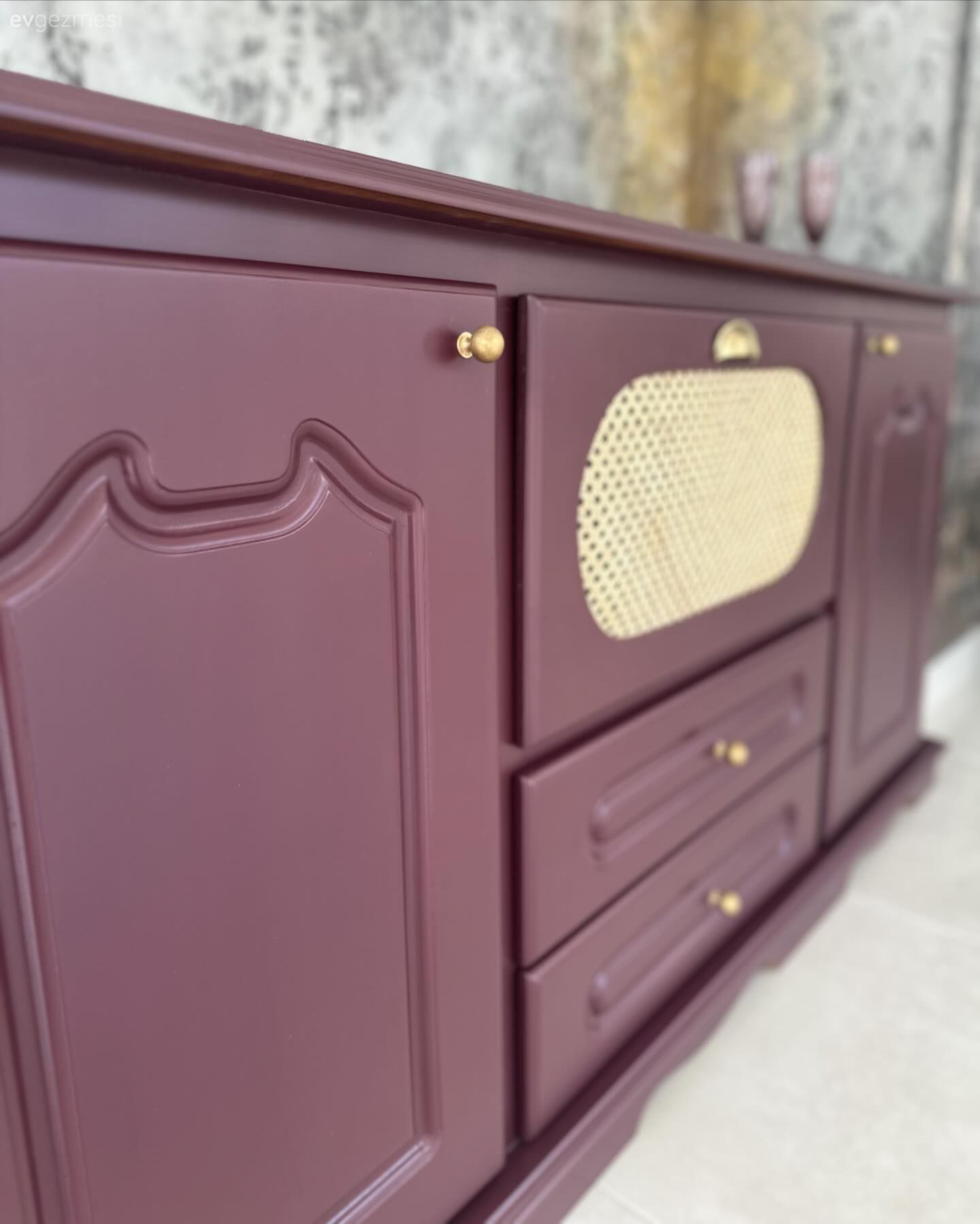 Öncesi&Sonrası: Sıradan Kahverenginden Enerjik Tonlara Geçen Dolaplar!