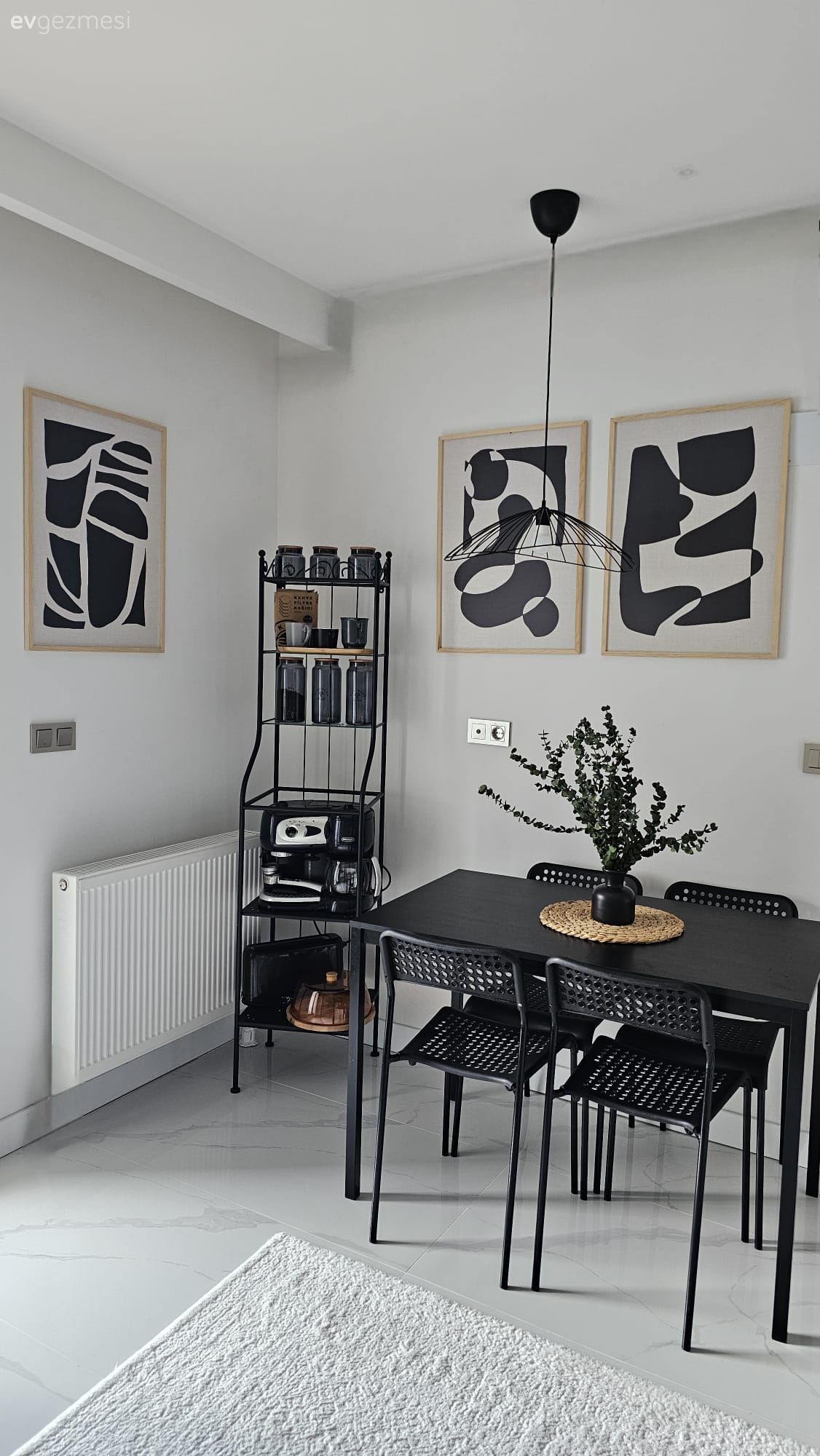 Tablo, Duvar dekorasyonu, Beyaz, Siyah, Mutfak masası, Sandalye, Mutfak rafı, Mutfak, Dekoratif Objeler, Mutfak aksesuarları