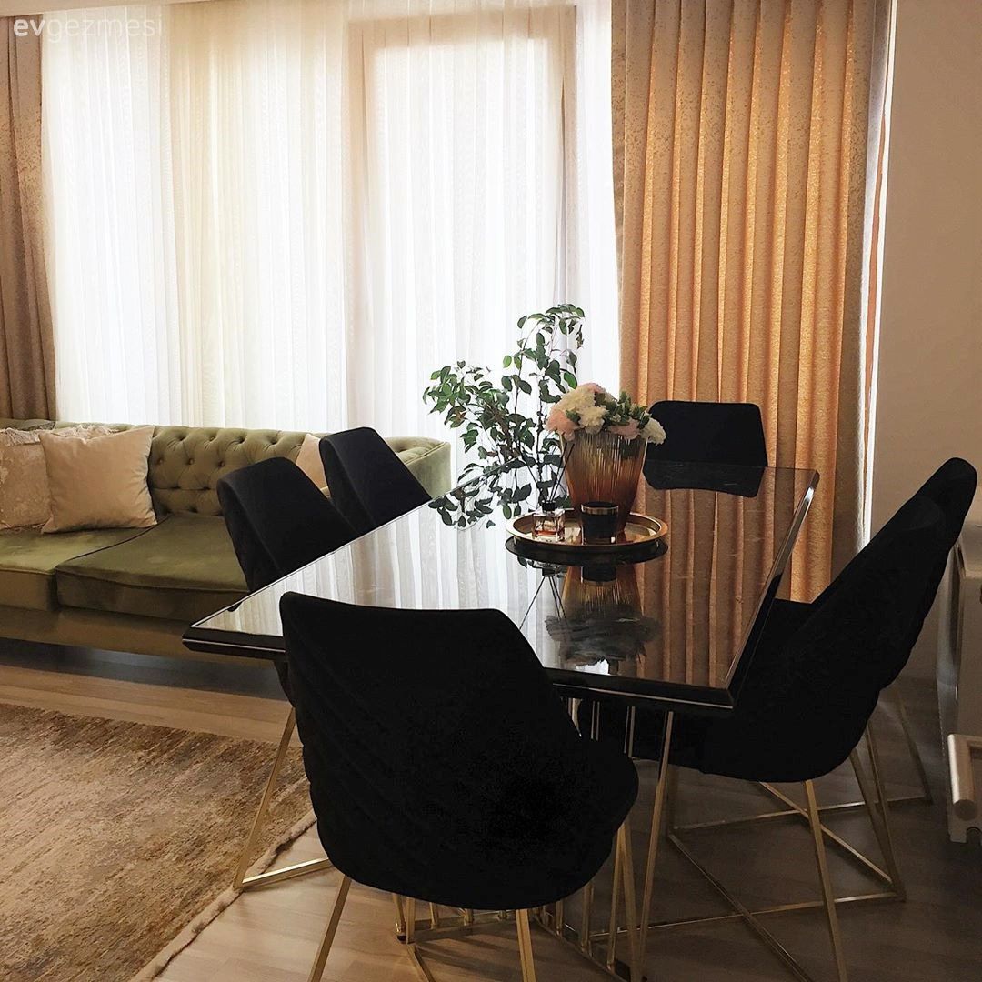 Salon, Yeşil, Bej, Modern klasik, Koltuk takımı, Halı, Salon halısı, Avize, Aydınlatma, Salon avizesi, Fon perde, Perde, Tül perde, Yemek masası, Sandalye, Vazo, Ev Aksesuar, Kırlent, Ev tekstili