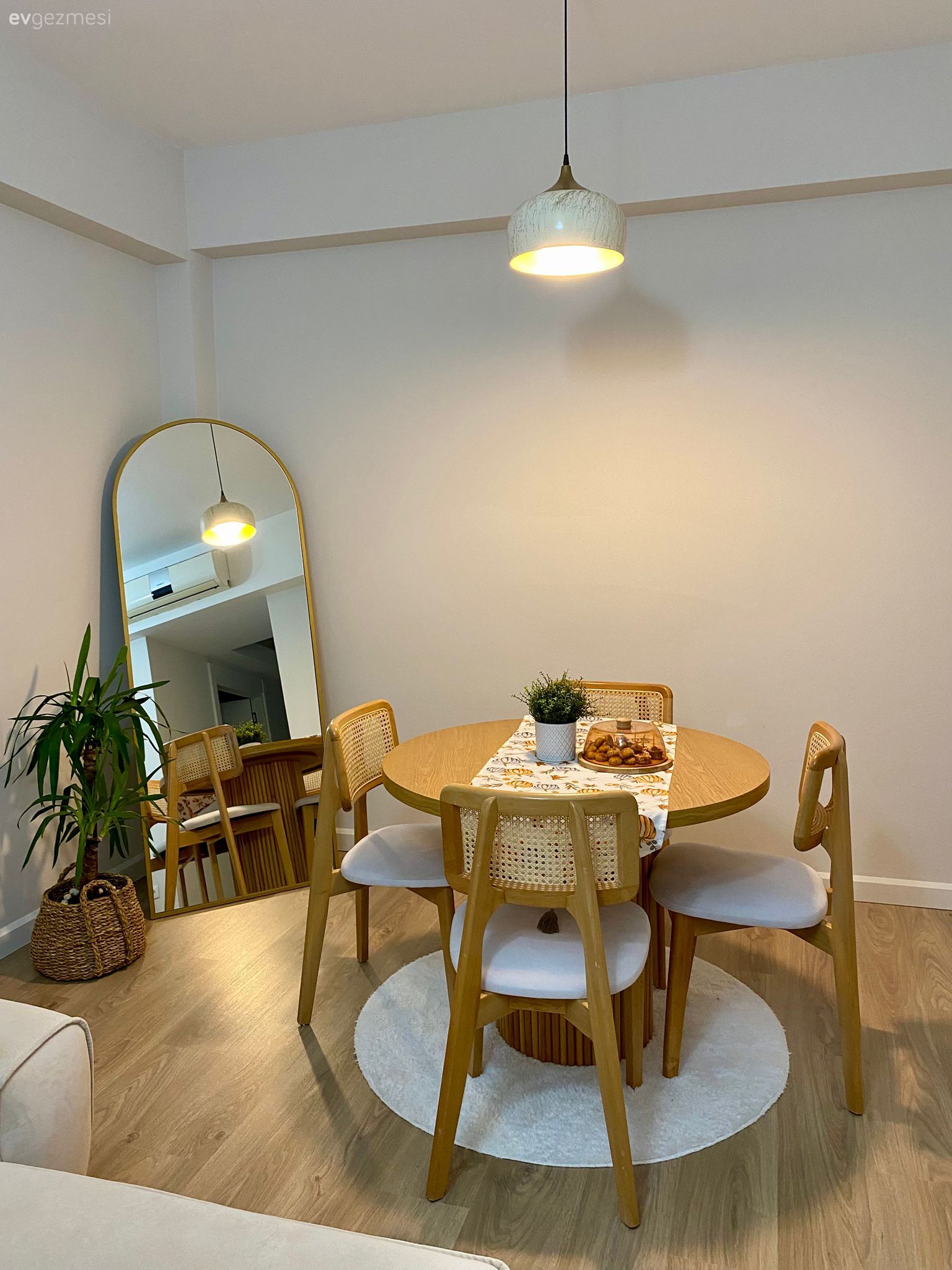 Bu Antalya Evi Modası Geçmeyecek Parçaları Seviyor