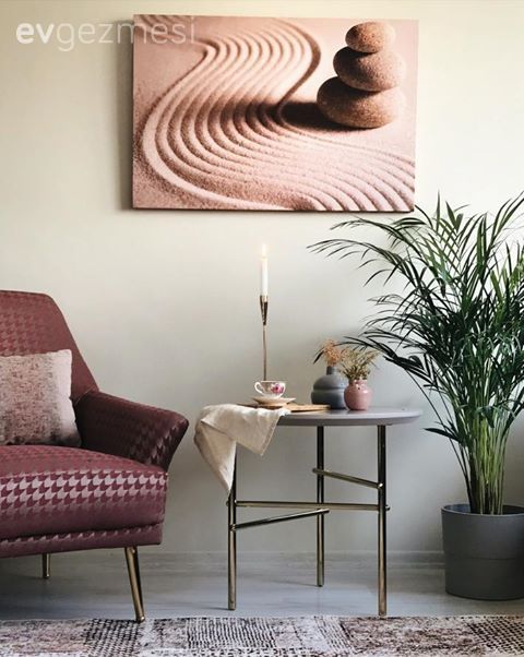 Pembe, Beyaz, Kırlent, Ev tekstili, Pötikare kumaş, Tablo, Duvar dekorasyonu, Fener, Ev Aksesuar, Halı, Salon halısı, Berjer, Yan sehpa, Sehpa, Şamdan, Ev bitkisi