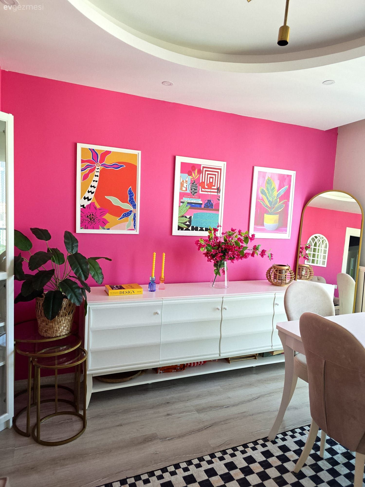 Yemek Odası, Pembe, Konsol, Konsol üzeri dekoratif objeleri, Vitrin, Mutfak sandalyesi, Mutfak aksesuarları, Mutfak, Tablo, Duvar dekorasyonu, Boy aynası, Ayna