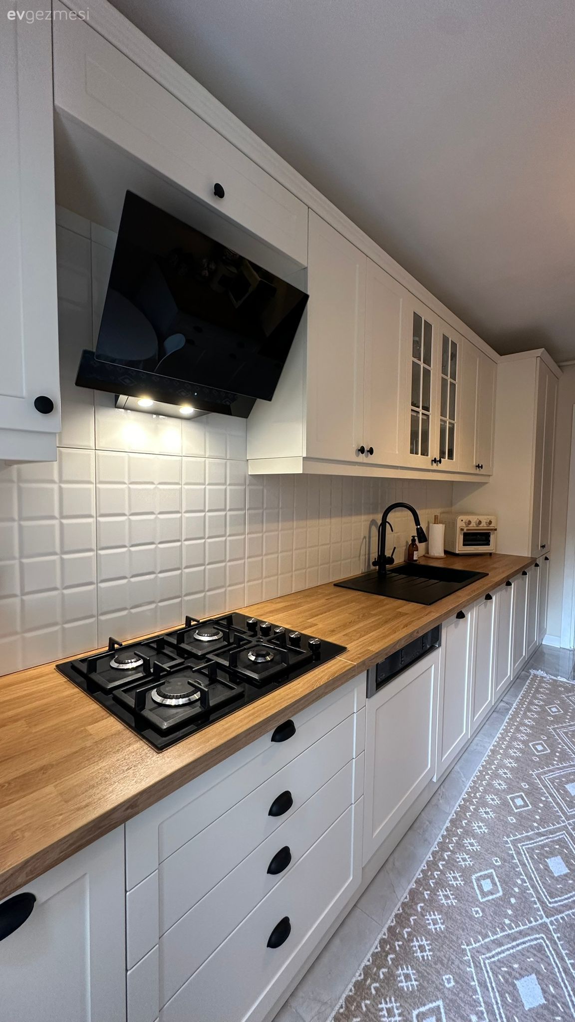 Tek Duvar Mutfak Koridor Tipine Dönünce Daha Kullanışlı Olmuş