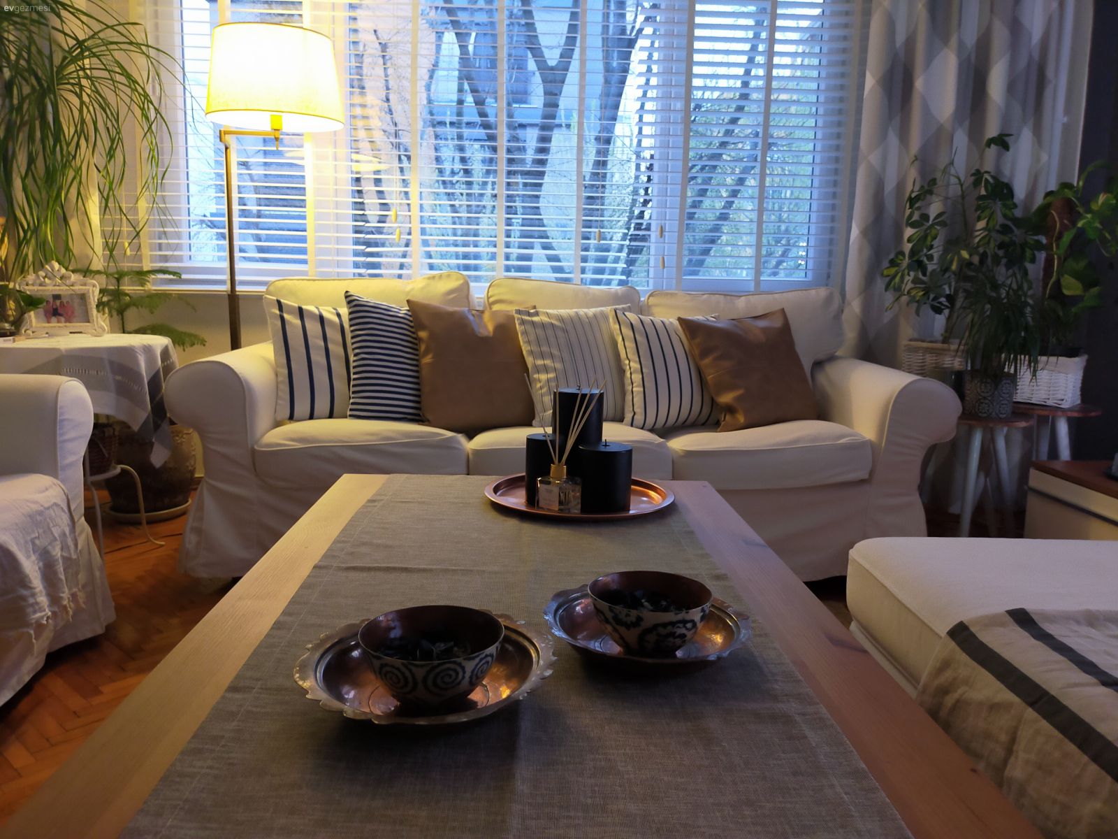 Beyaz, Country, Jaluzi, Kırlent, Ev tekstili, Orta sehpa, Sehpa, Deniz temalı dekorasyon(coastal)