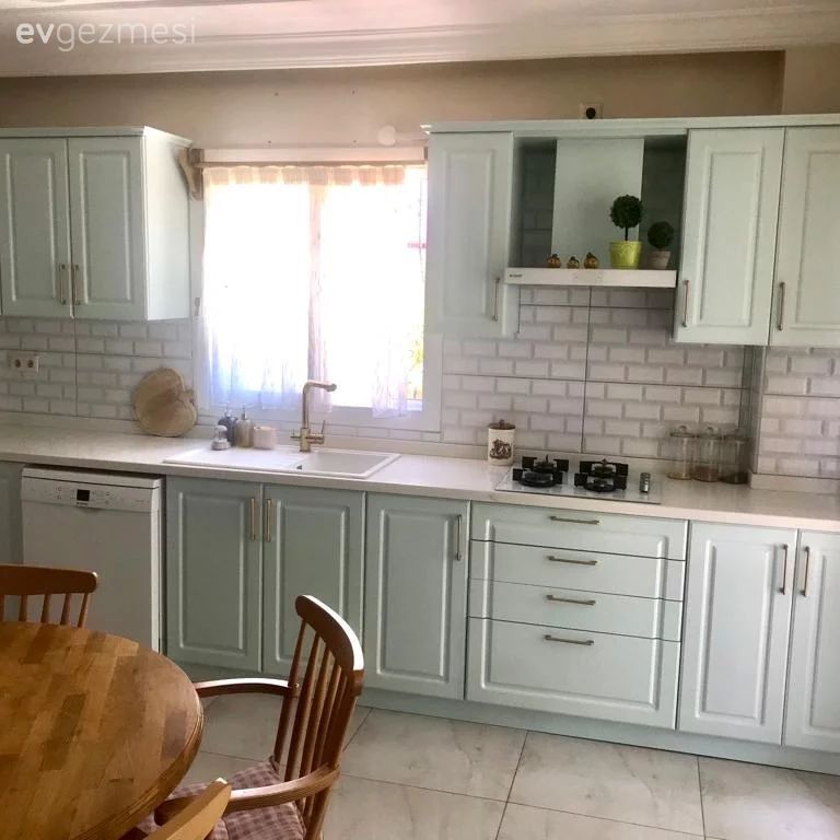 Öncesi&Sonrası: Sararmış Dolaplar Yeni Rengini Çok Sevmiş!