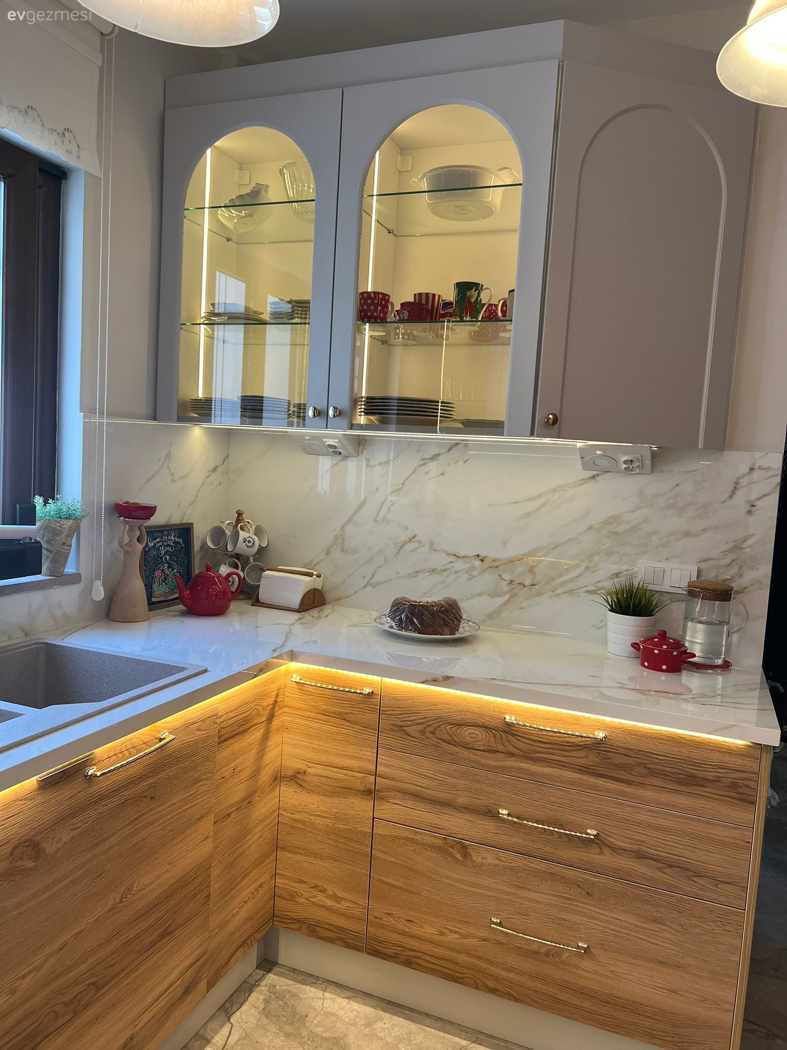 Küçük Mutfak Sıradan Olmak Zorunda Değil: İşte Size Örneği!