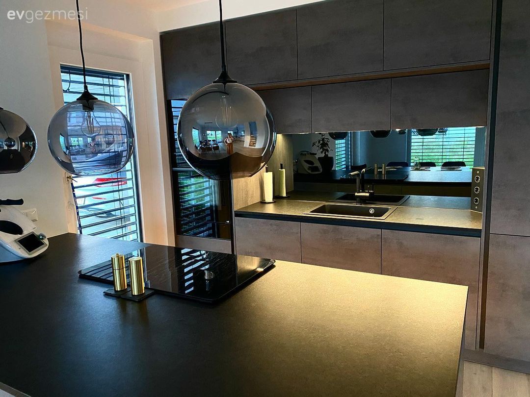 Mutfak, Modern mutfak, Siyah, Antrasit  , Ada mutfak, Mutfak Avize Modelleri, Sandalye, Parke, Mutfak tezgahı, Mutfak tezgah arası, Mutfak aksesuarları, Amerikan Mutfak