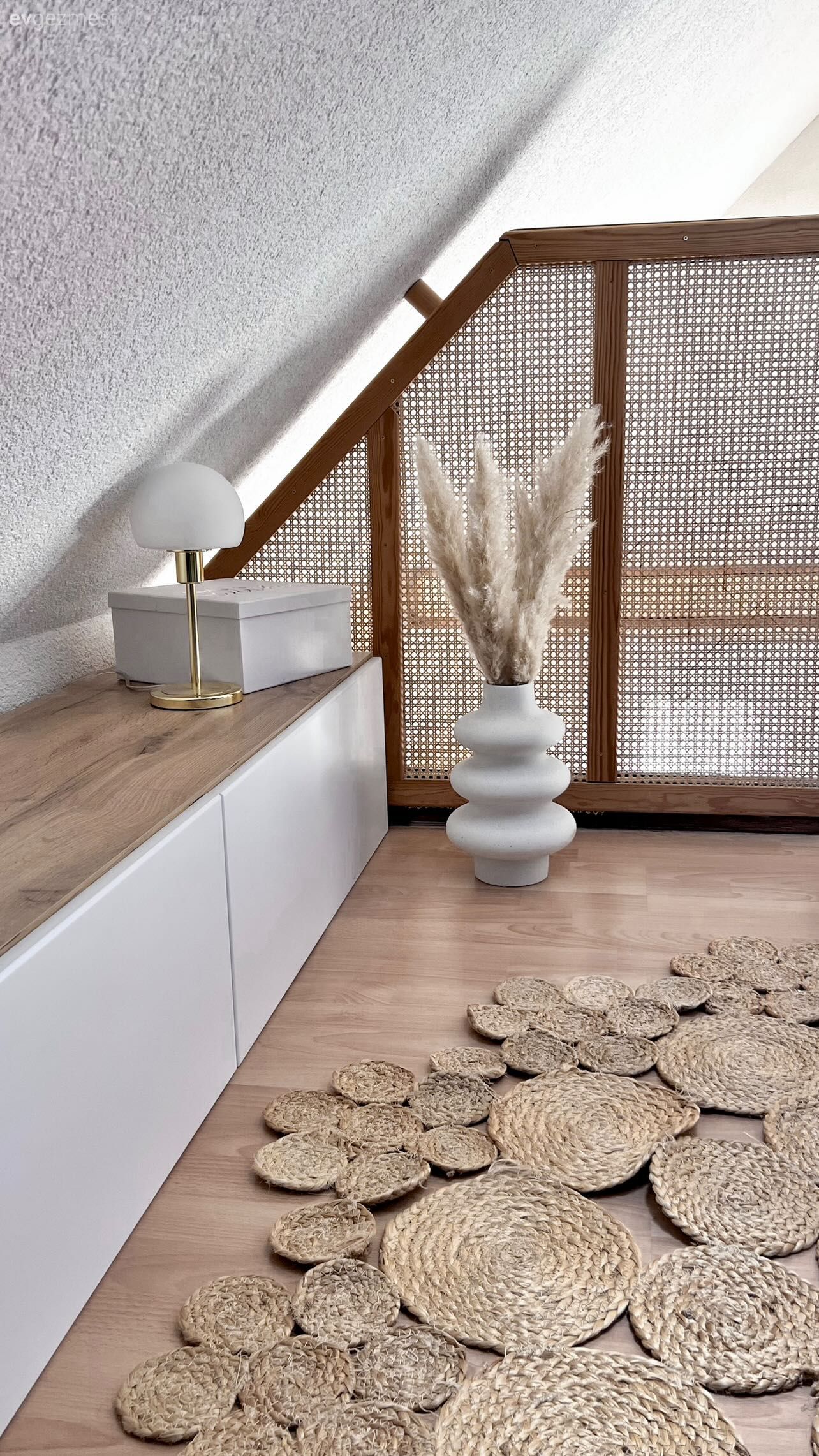 Bu Asma Katlı Evde Bütün Natürel Materyaller Birlikte!