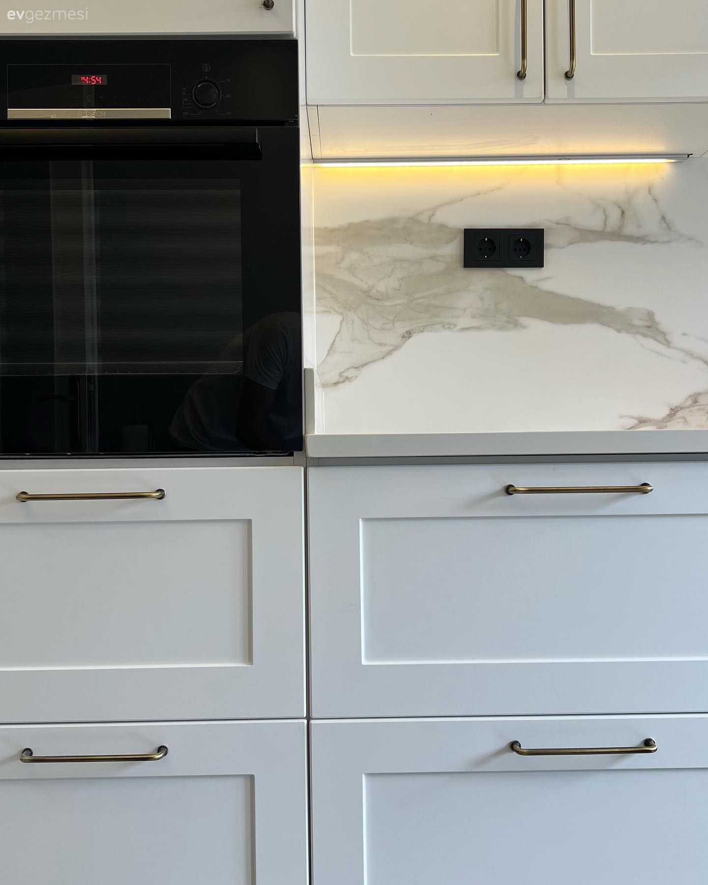 Beyaz, Shaker kapaklı dolaplar, Mutfak, Porselen tezgah, Ankastre