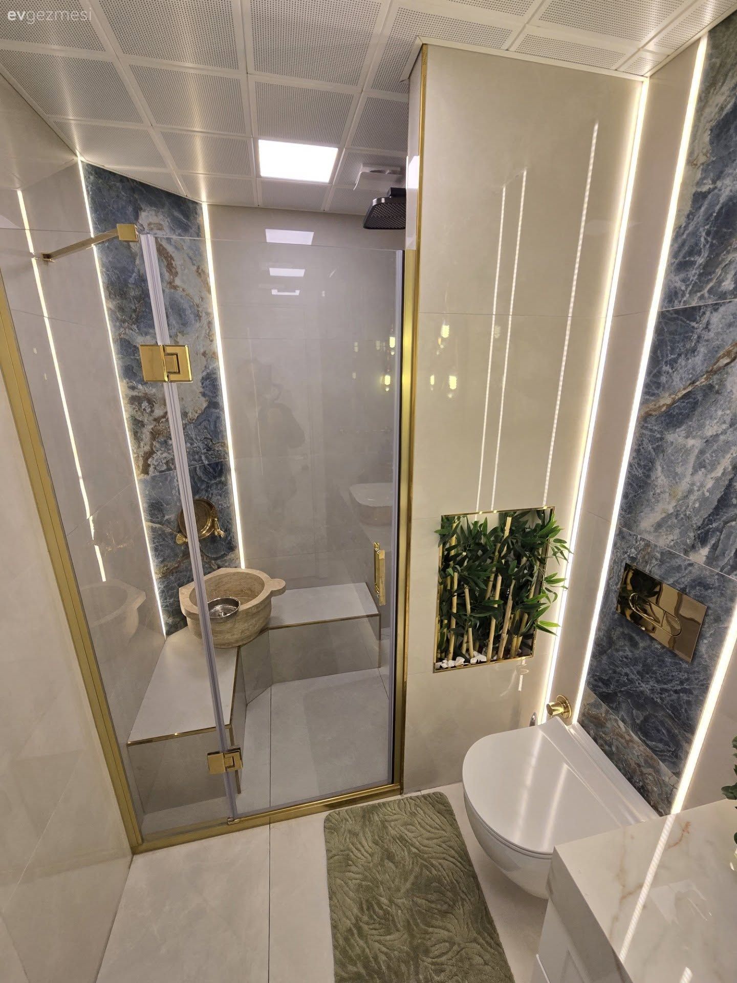 Bu Banyonun Her Köşesi Dikkatleri Üstüne Çekmekte Başarılı