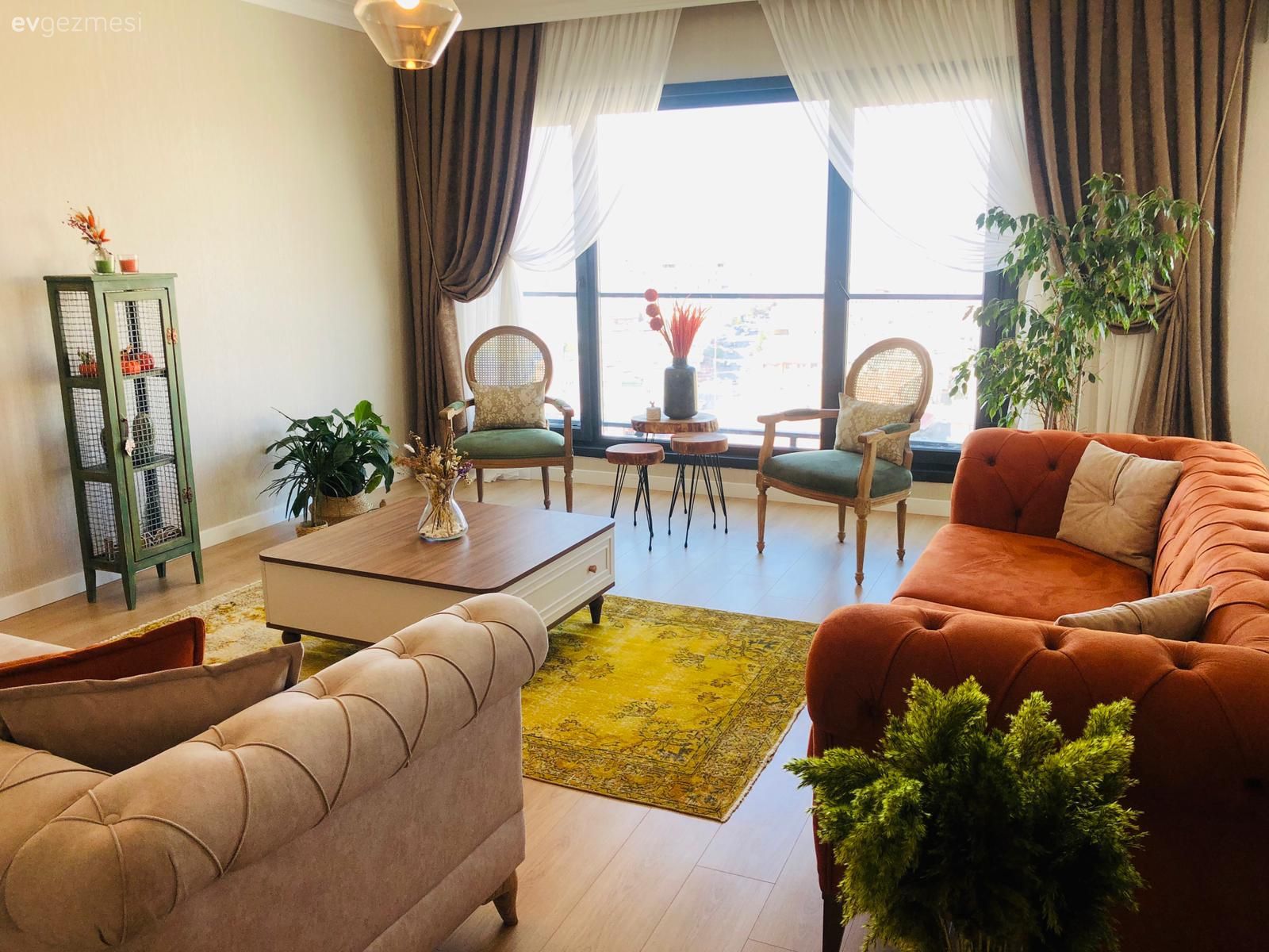 Bu Ankara Evinde Mobilyalar Sıcaklık Ayarını Bir Hayli Yükseltmiş