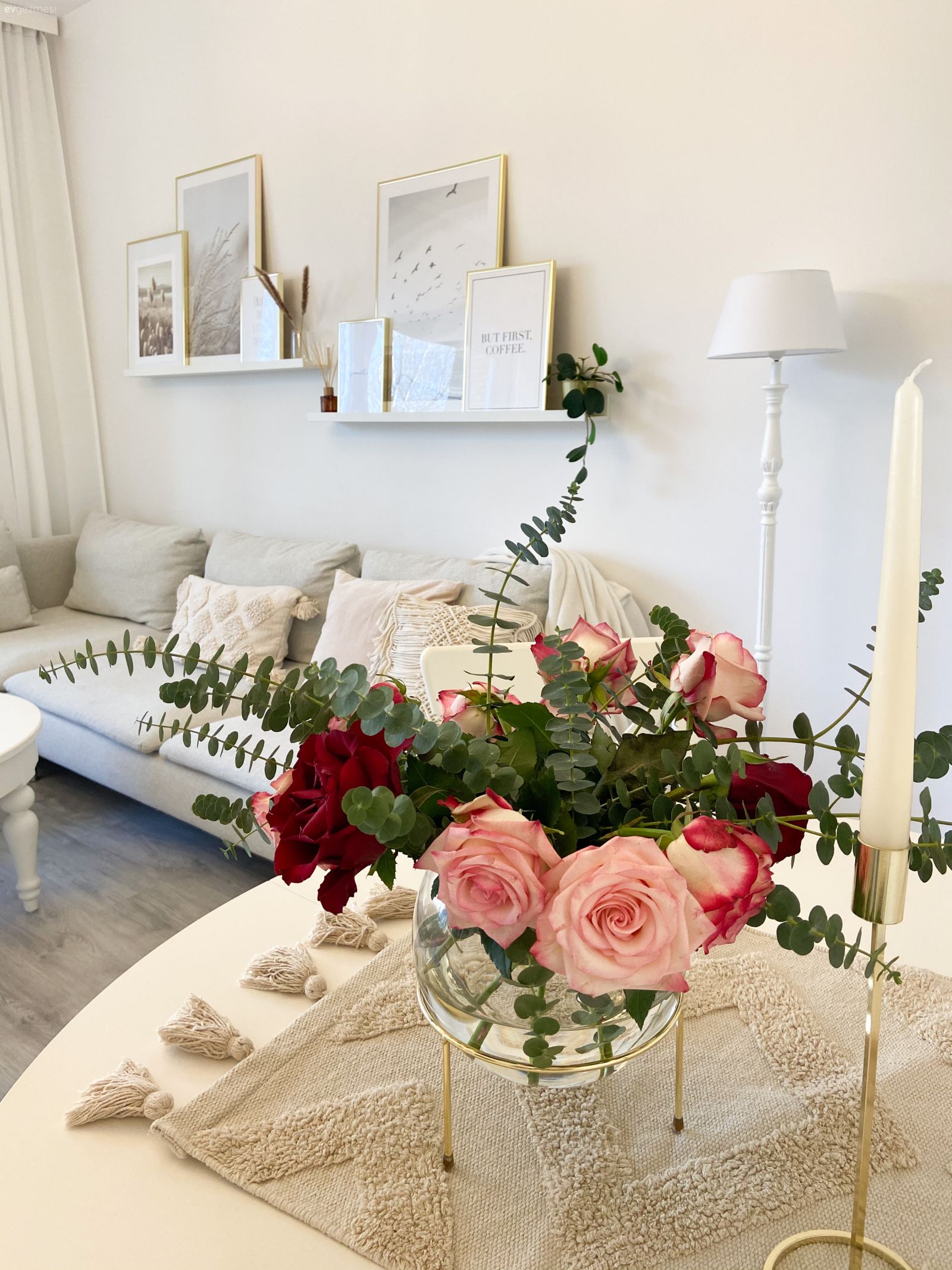 Yeşil Duvarlı Bu Evde Modern Tasarımlar El Üstünde Tutulmuş!