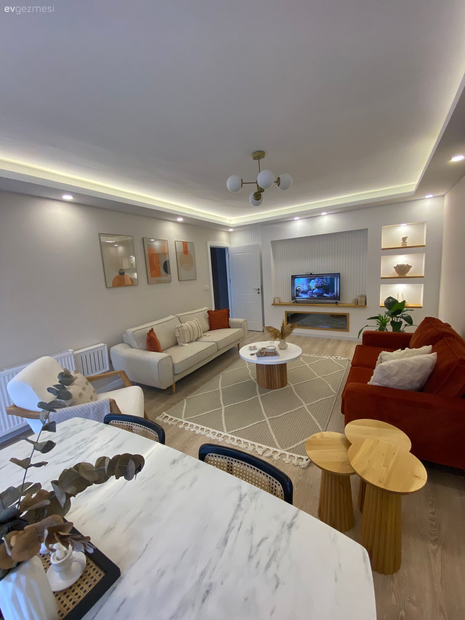 Bu Ayvalık Evindeki Yüksek Enerjinin Kaynağı Turuncu