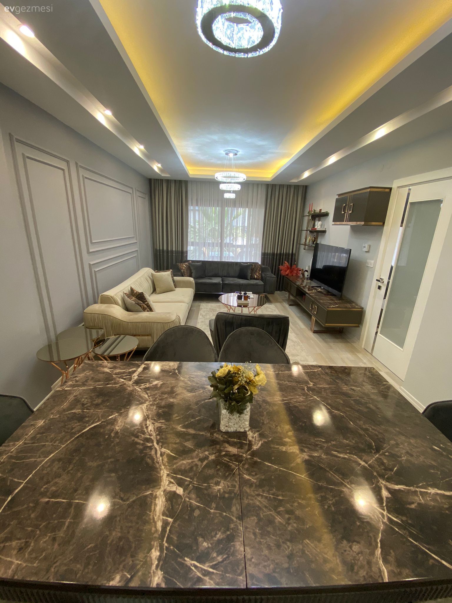 Bu İzmir Evinde Konfor ve Uyum Her Odada Hakim!