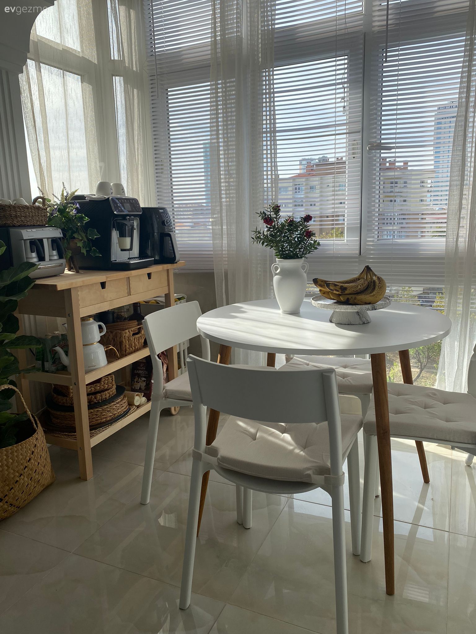 Mutfak, İskandinav, Mutfak masası, Sandalye, Jaluzi, Mutfak perdesi, Mutfak zemin seramikleri, Mutfak rafı, Hasır sepet
