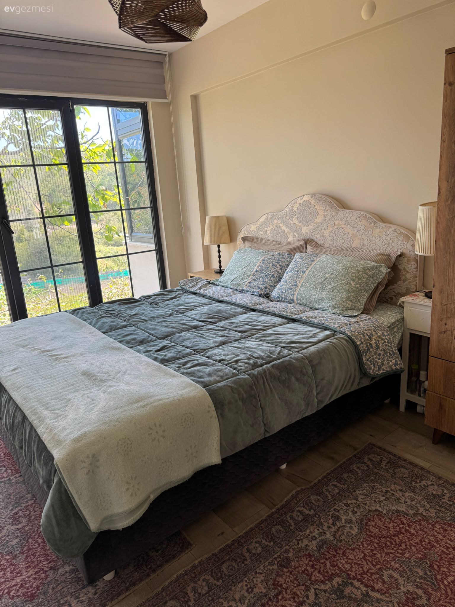 Dışarıdaki Merdivenleri İçeri Alınan Bu Köy Evi Artık Dubleks