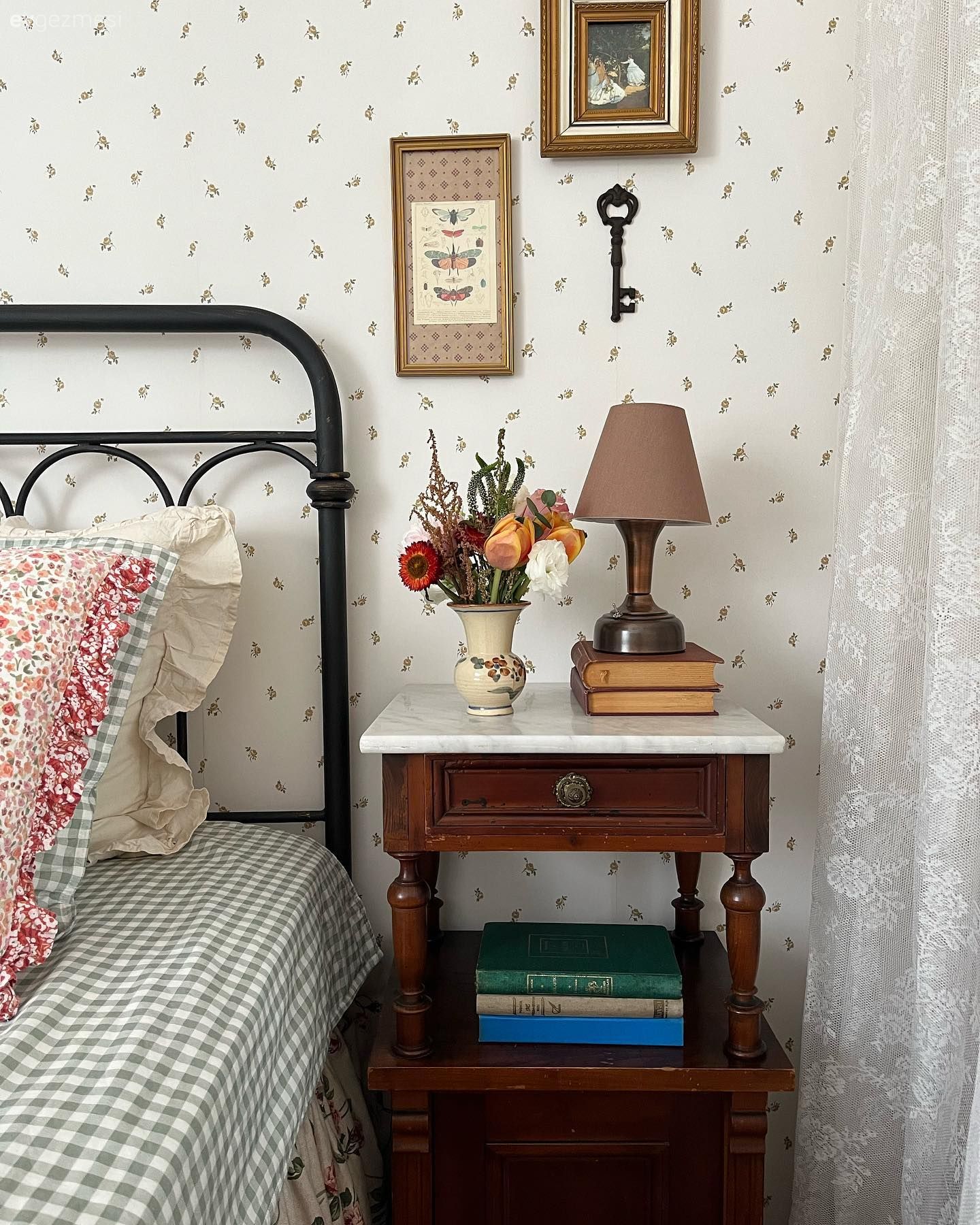 Bu İstanbul Evinin Özgün Ruhu Duvarlardaki Etaminlerden Anlaşılıyor!