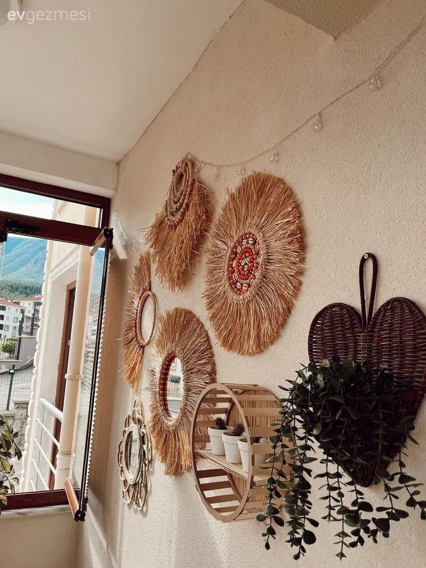 Bu Balkonda Alanın Şekline Uygun Çözümlere Başvurulmuş!