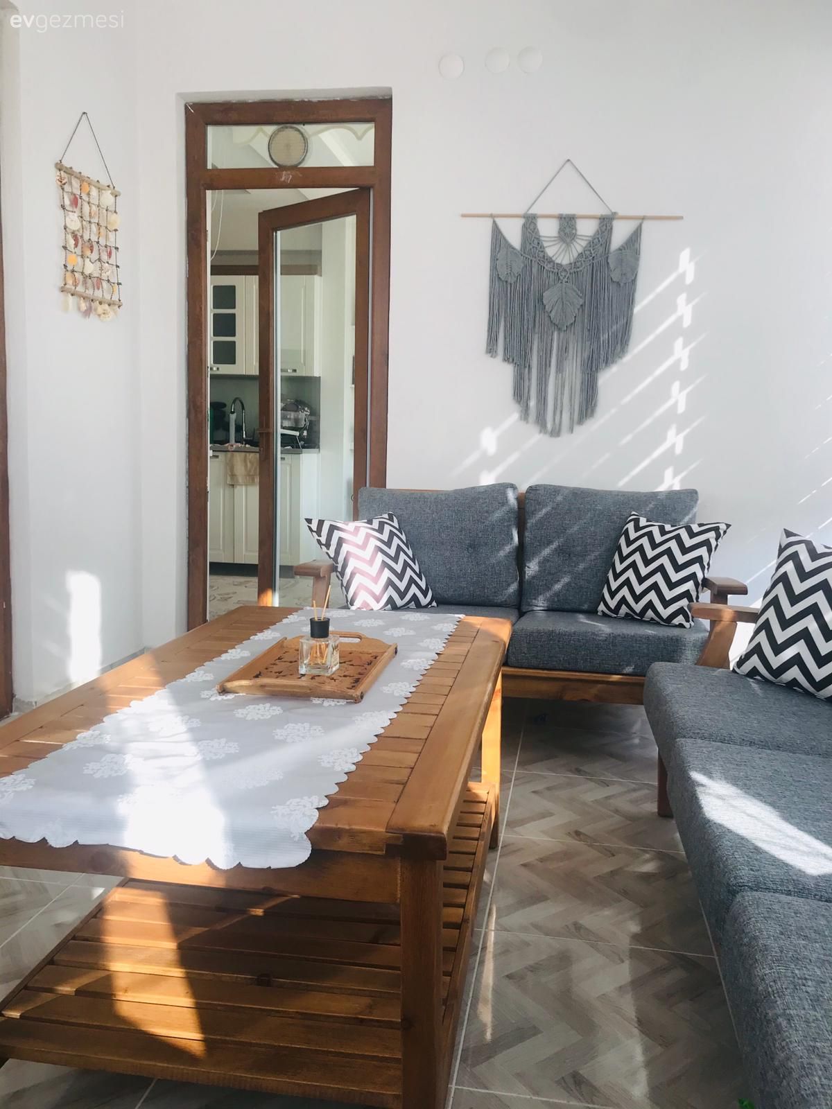 Balkon, Beyaz, Antrasit  , Siyah, Balkon oturma grubu, Kırlent, Ev tekstili, Zigzak desen, Balkon masası, Pampas otu, Gri, Makrome, Makrome duvar dekoru