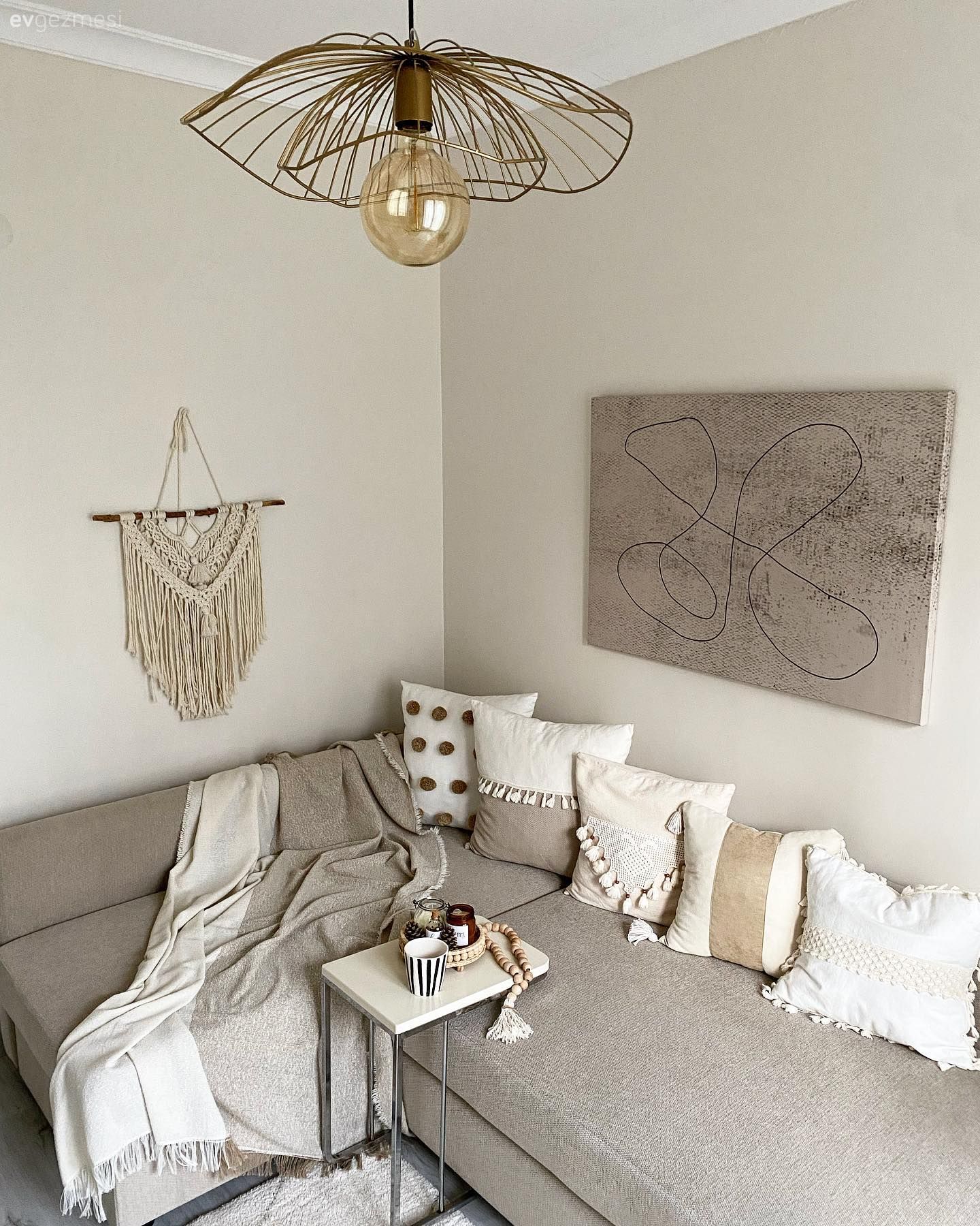 Bu Keyifli Ev Az ile Fazlanın Tam Ortasında