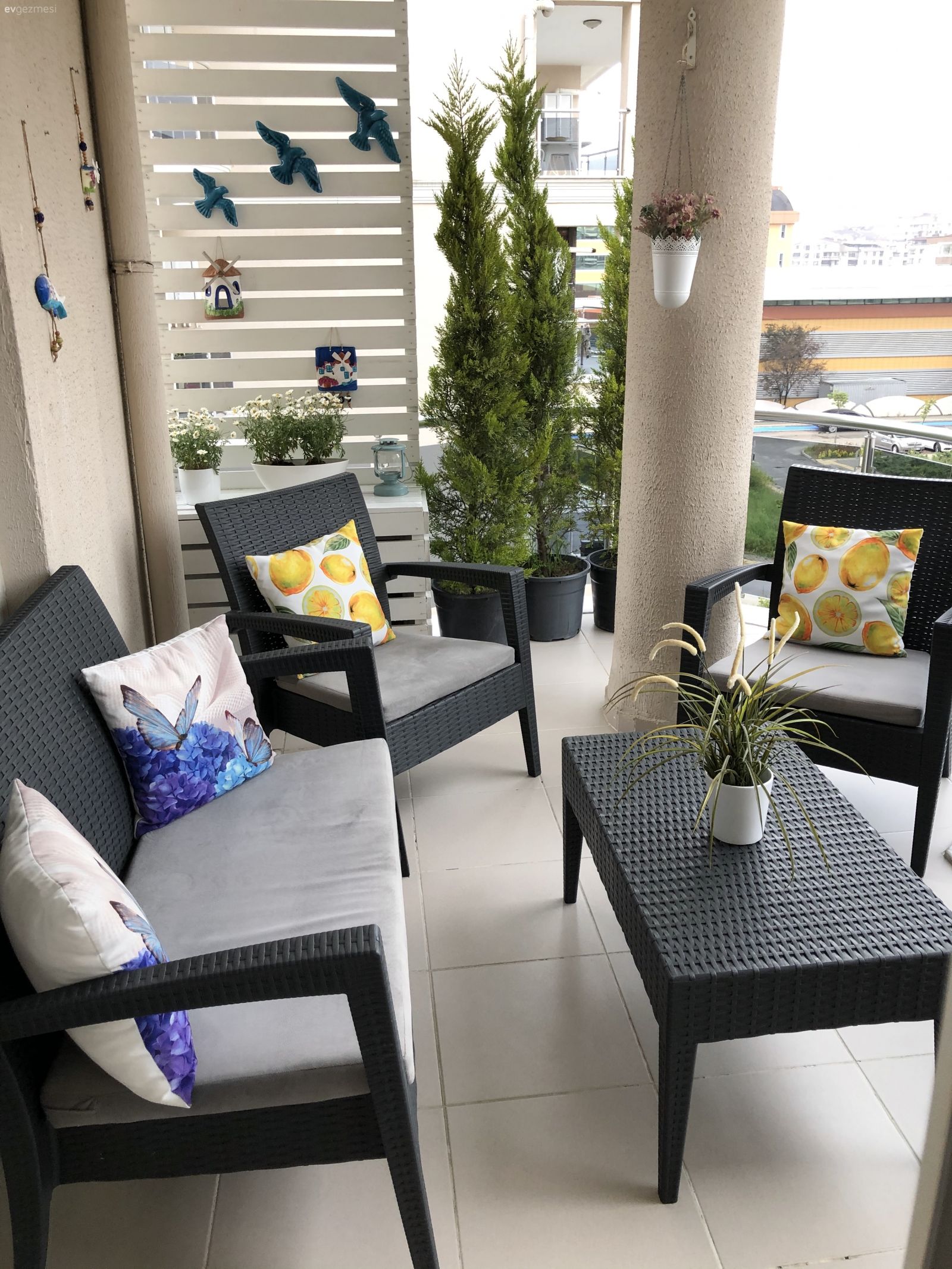 Balkon, Beyaz, Siyah, Gri, Balkon duvar dekorasyonu, Kırlent, Ev tekstili, Sarı, Mavi