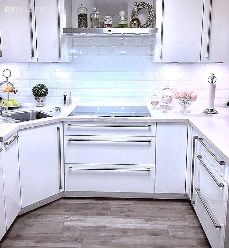 Şık Olmayı Aklına Koyan Bu Evin Göbek Adı Işıltı