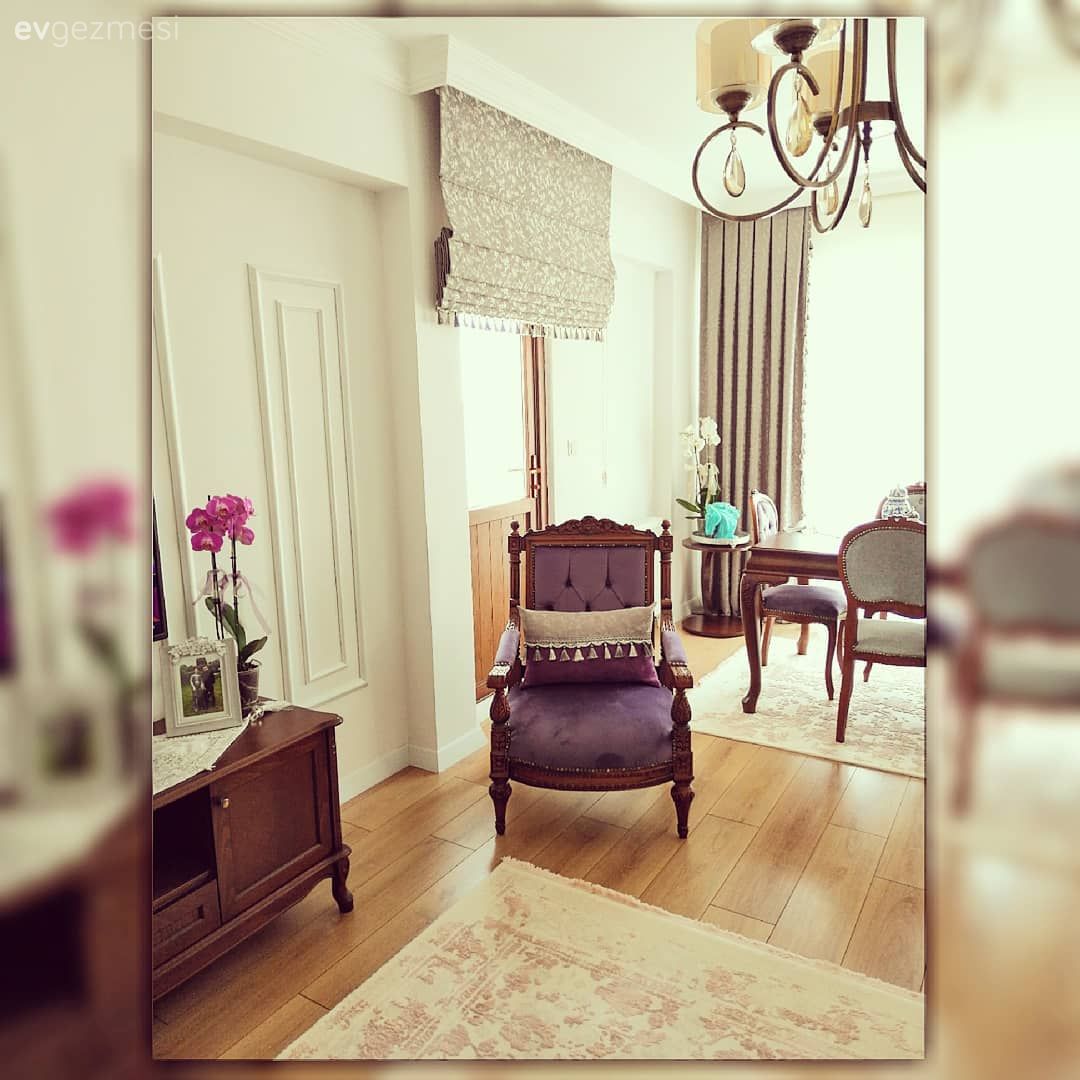 Salon, Klasik, Gri, Mor, Kahverengi, Oymalı berjer, Salon avizesi, Halı, Sandalye, Yemek masası, Fon perde, Perde, Duvar çıtalama, Tv ünitesi