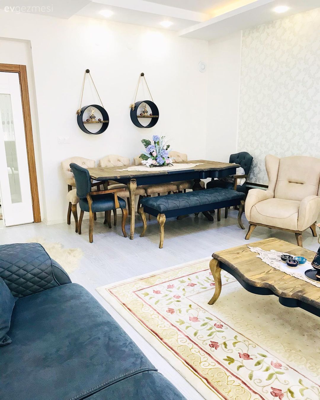 Yemek Odası, Kahverengi, İndigo Mavisi, Yemek masası, Sandalye, Krem, Berjer