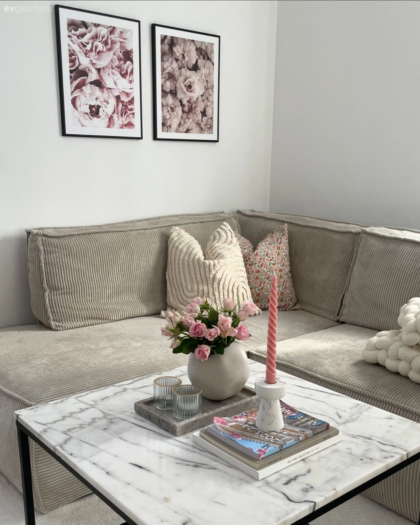 Salon, Modern, Bej, Vizon, Siyah, Beyaz, Köşe koltuk, Koltuk takımı, Tablo, Duvar dekorasyonu, Orta sehpa, Sehpa, Kırlent, Ev tekstili