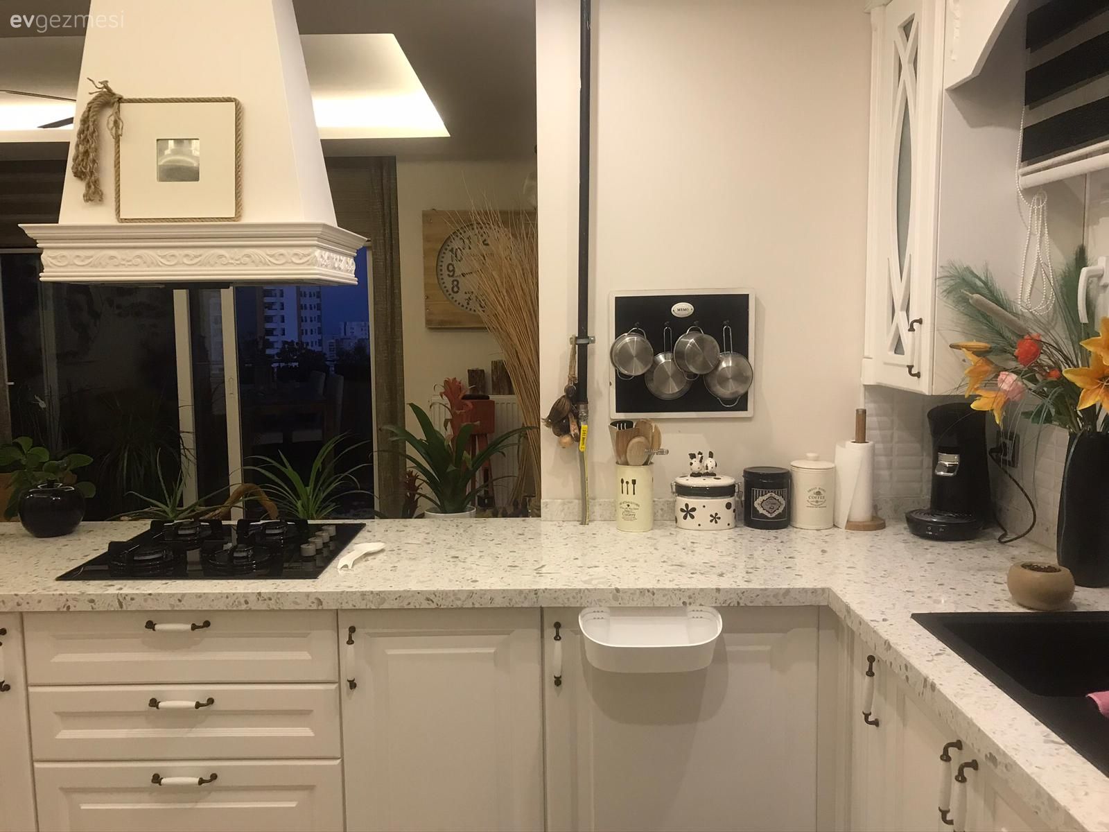 Beyaz, Mutfak, Mutfak tezgahı, Mutfak tezgah arası, Davlumbaz, Ankastre, Mutfak aksesuarları