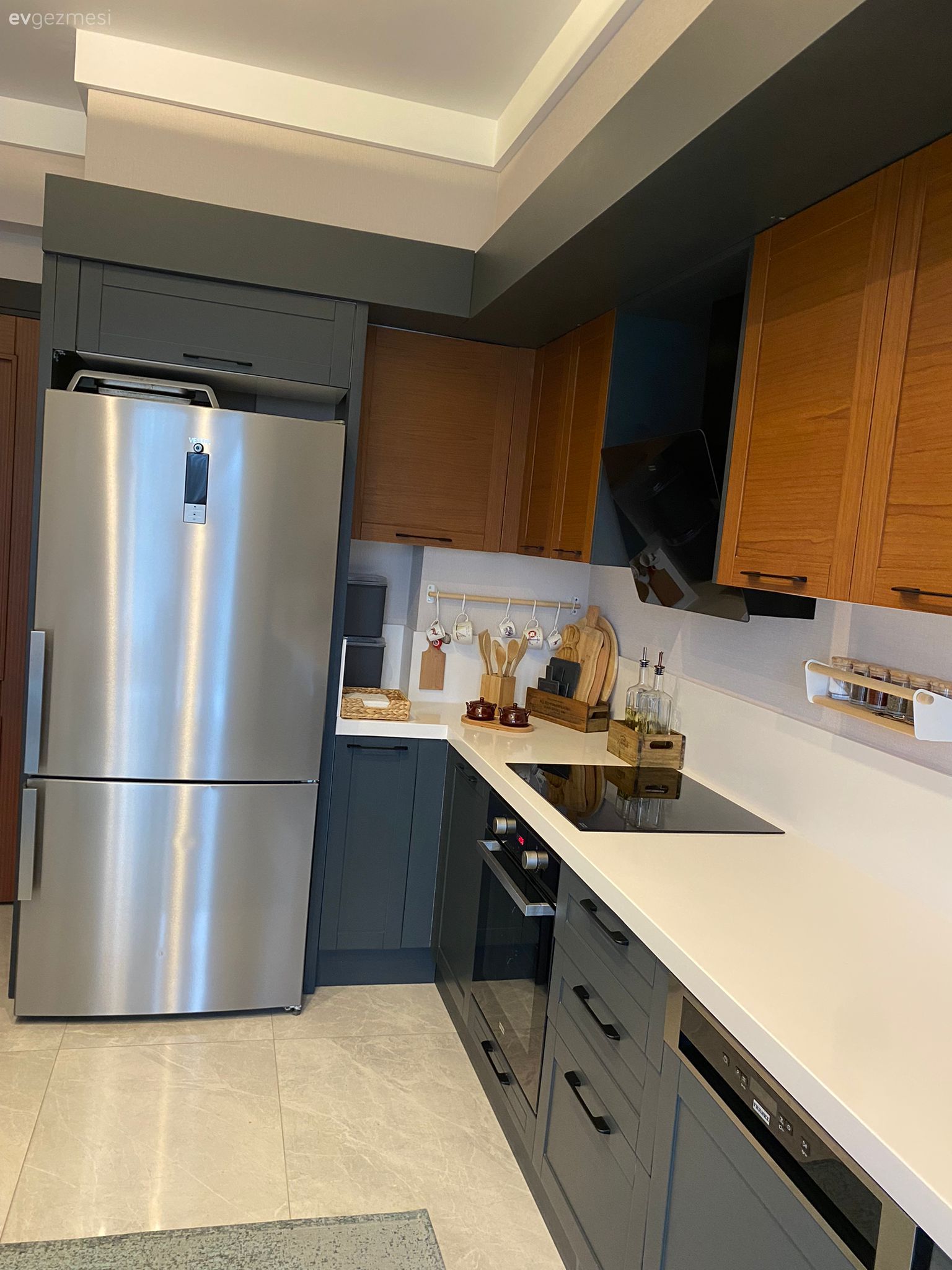 Mutfak, Antrasit  , Kahverengi, Siyah, Beyaz, Mutfak tezgahı, Mutfak tezgah arası, Tezgah arası seramik, Ankastre, Davlumbaz