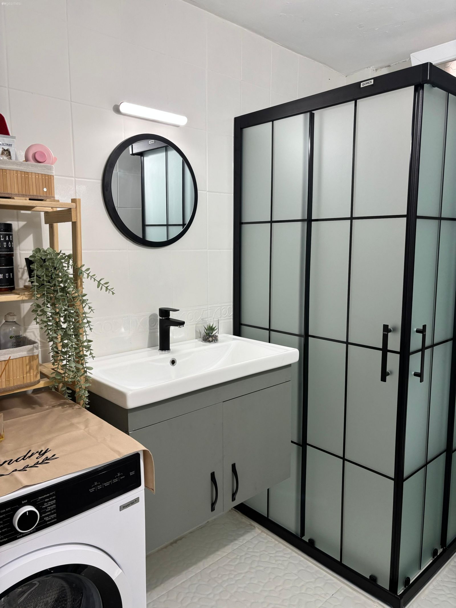 İzmir'deki Bu Banyoya Değişim Perileri Uğramış