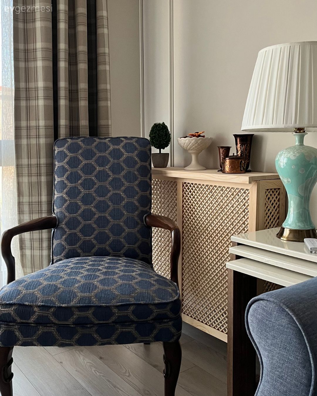 Krem, Vizon, Lacivert, Ahşap Mobilya, Petek kaplama, Berjer, Abajur, Aydınlatma, Dekoratif Objeler