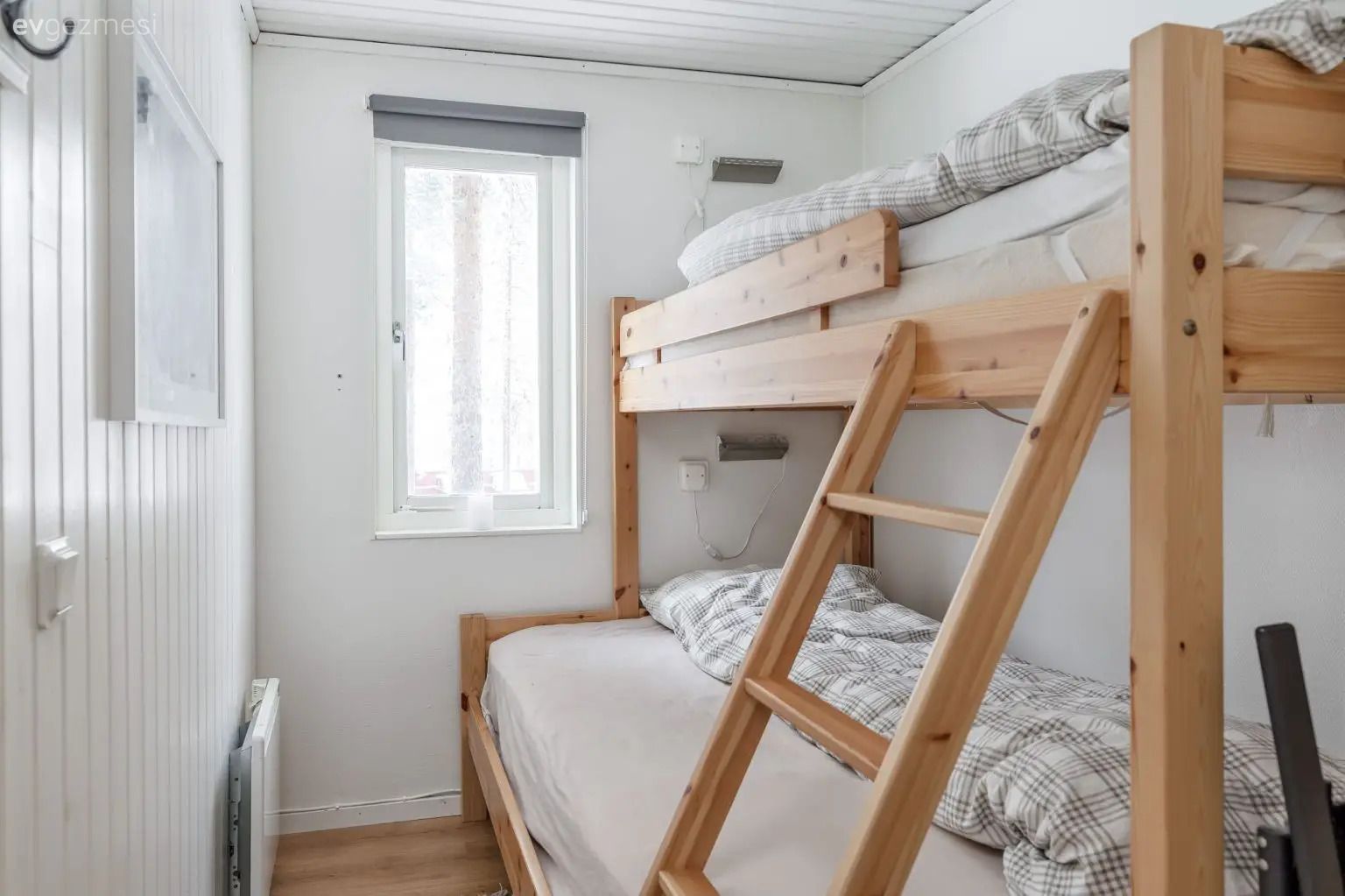 İki Yatak Odasını İçine Sığdıran 34 M2'lik Kırmızı Ev!