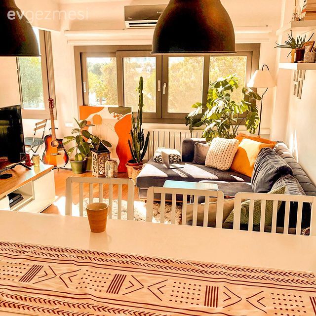 Salon, İskandinav, Gri, Turuncu, Beyaz, Köşe koltuk, Koltuk takımı, Kırlent, Ev tekstili, Ev bitkisi, Avize, Aydınlatma, Salon avizesi