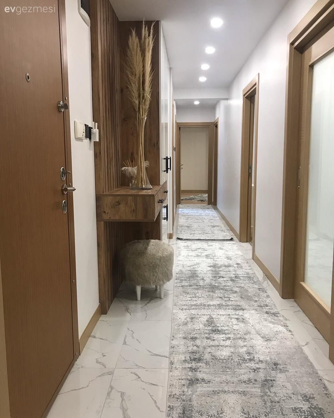 Hol, Öncesi / Sonrası, Halı, Yolluk, Dresuar, Puf, Pampas otu, Zemin seramikleri