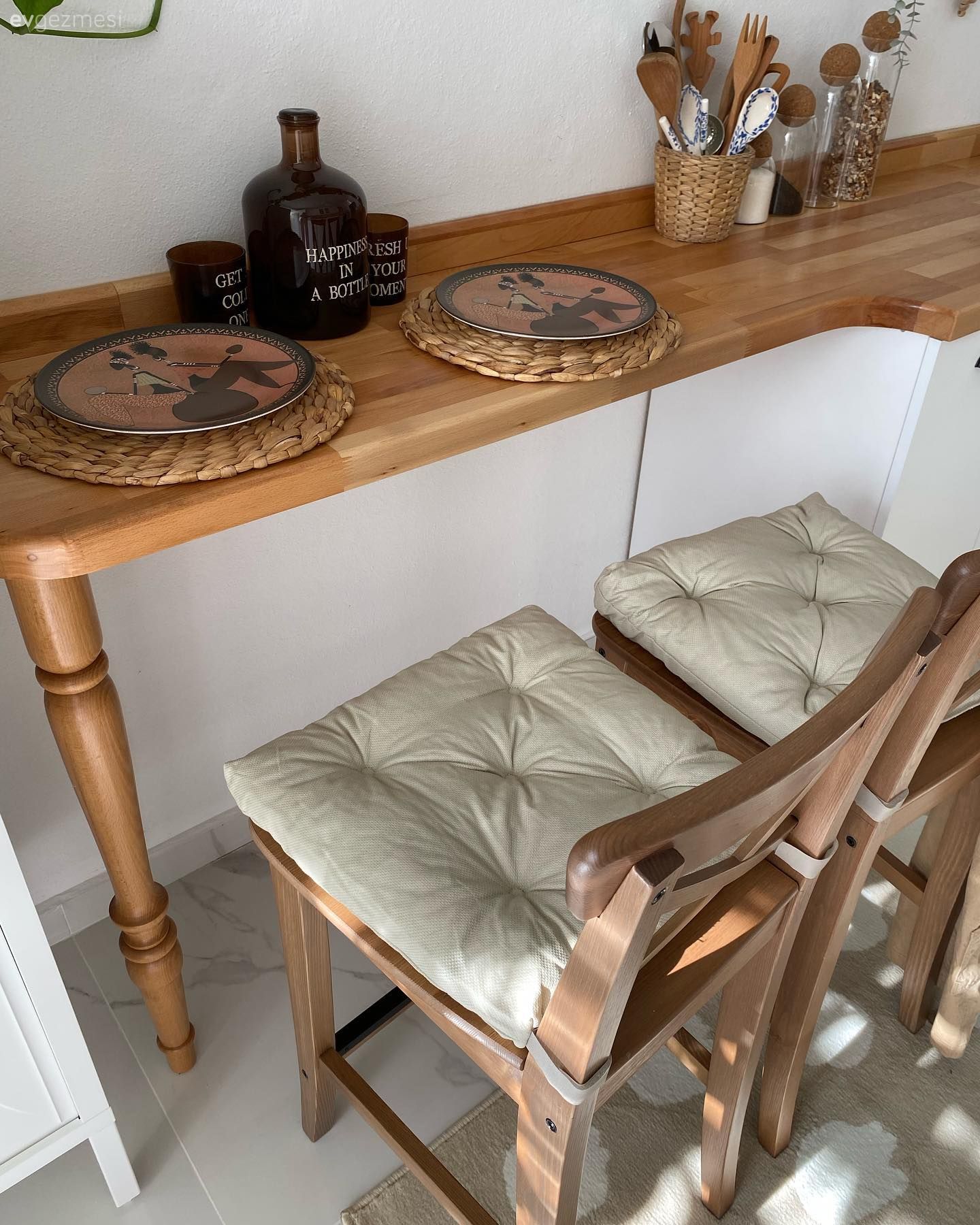 Bu Antalya Mutfağı Beyazı Ahşaptan, Ahşabı Da Yeşilden Ayırmamış!