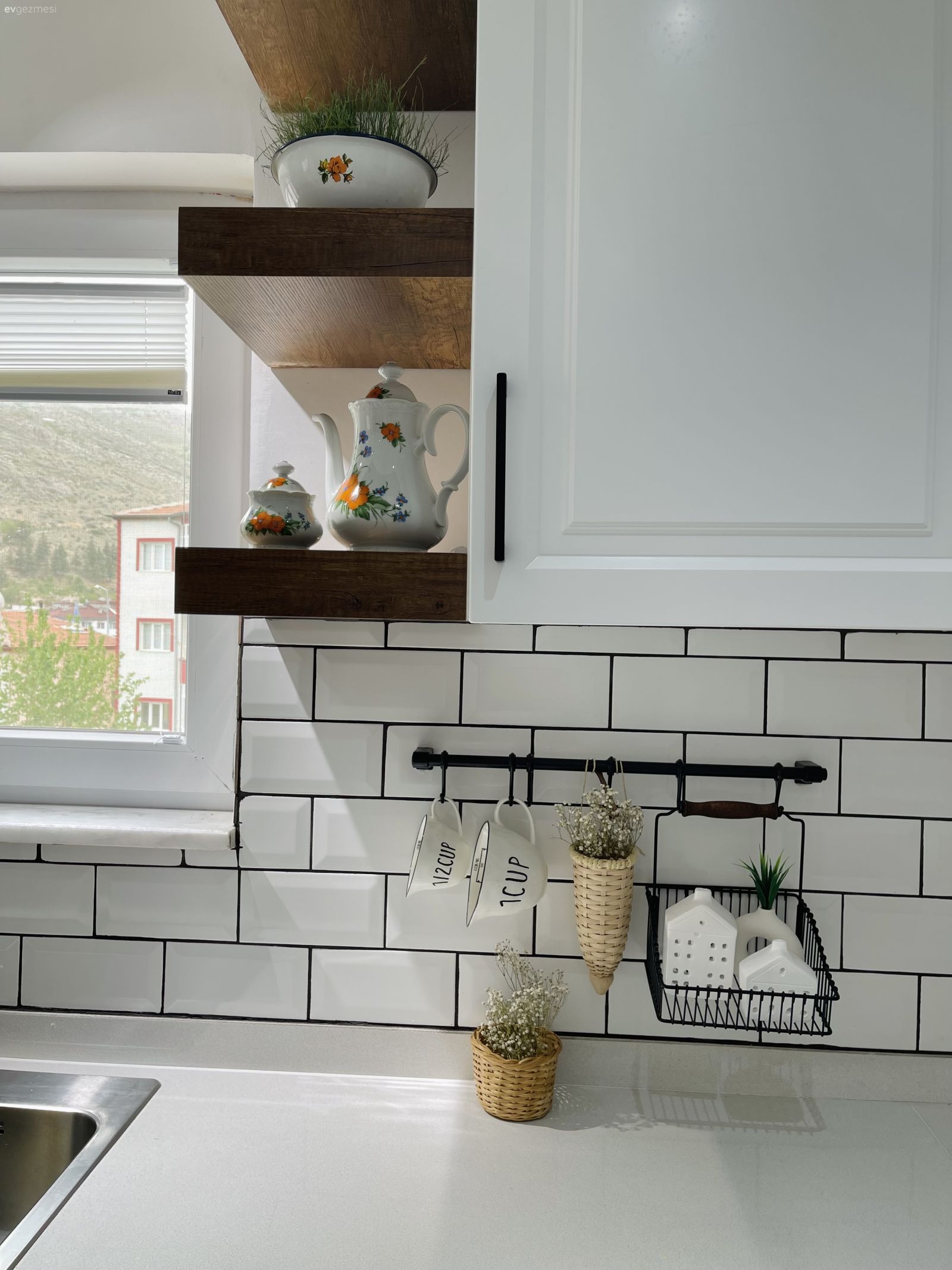 Beyaz, Country mutfak, Mutfak, Mutfak rafı, Tezgah arası seramik, Mutfak tezgah arası