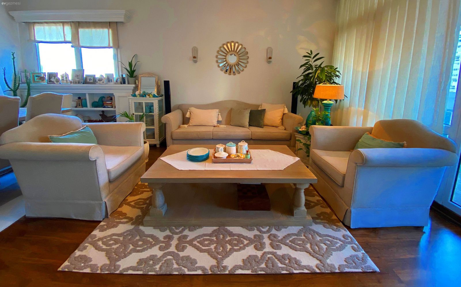 Salon, Bej, Beyaz, Vizon, Country, Krem, Koltuk takımı, Berjer, Masif ahşap, Orta sehpa, Sehpa, Halı, Salon halısı, Dekoratif Objeler