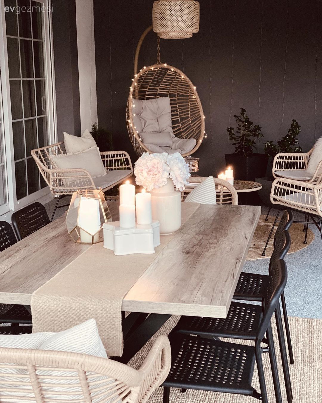 Bu Sıcak Evde Hasırın Her  Şekline Yer Var!